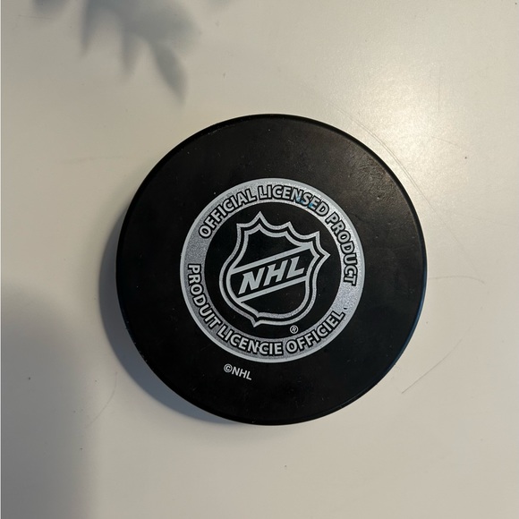 NHL 0fficial Hockey Puck, Colorado Avalanche - Picture 6 of 11
